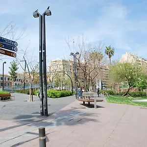 Casita Amarilla 3*, Barcelona España